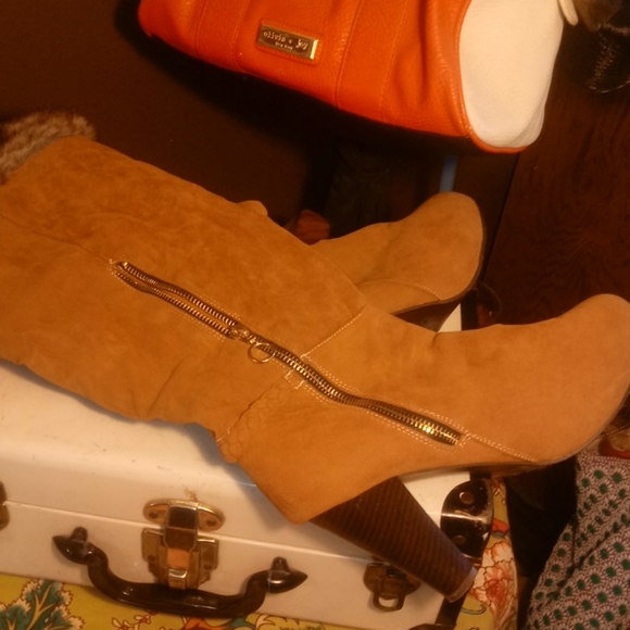 Cute knee high boots - Picture 5 of 6